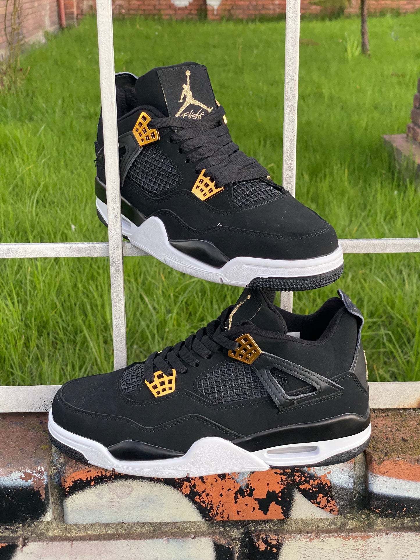 NIKE AIR JORDAN RETRO 4