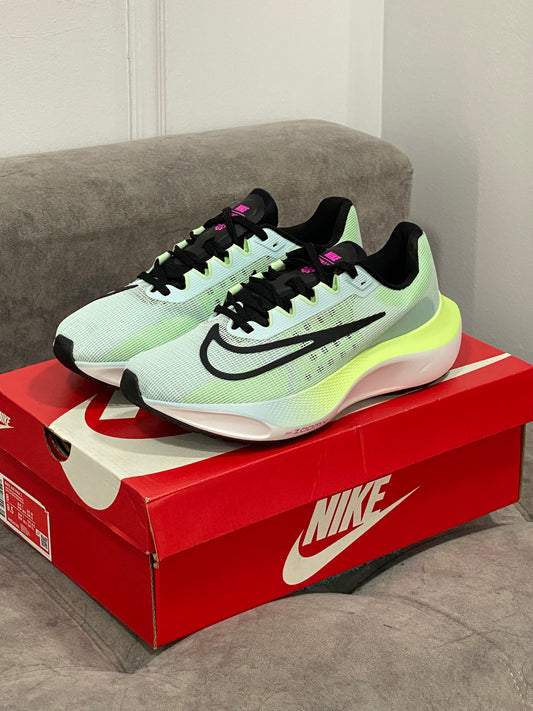 NIKE ZOOM FLY 5