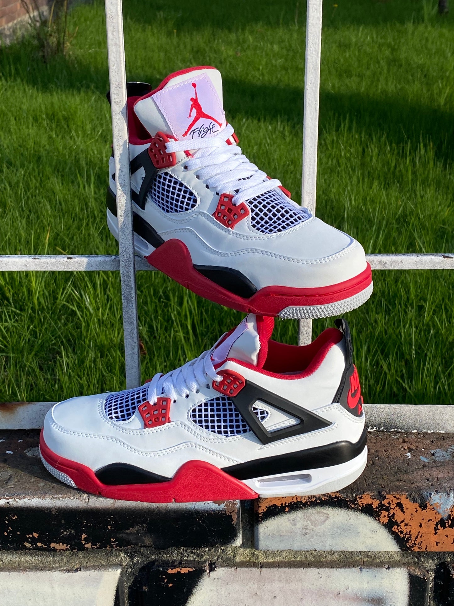 NIKE AIR JORDAN RETRO 4